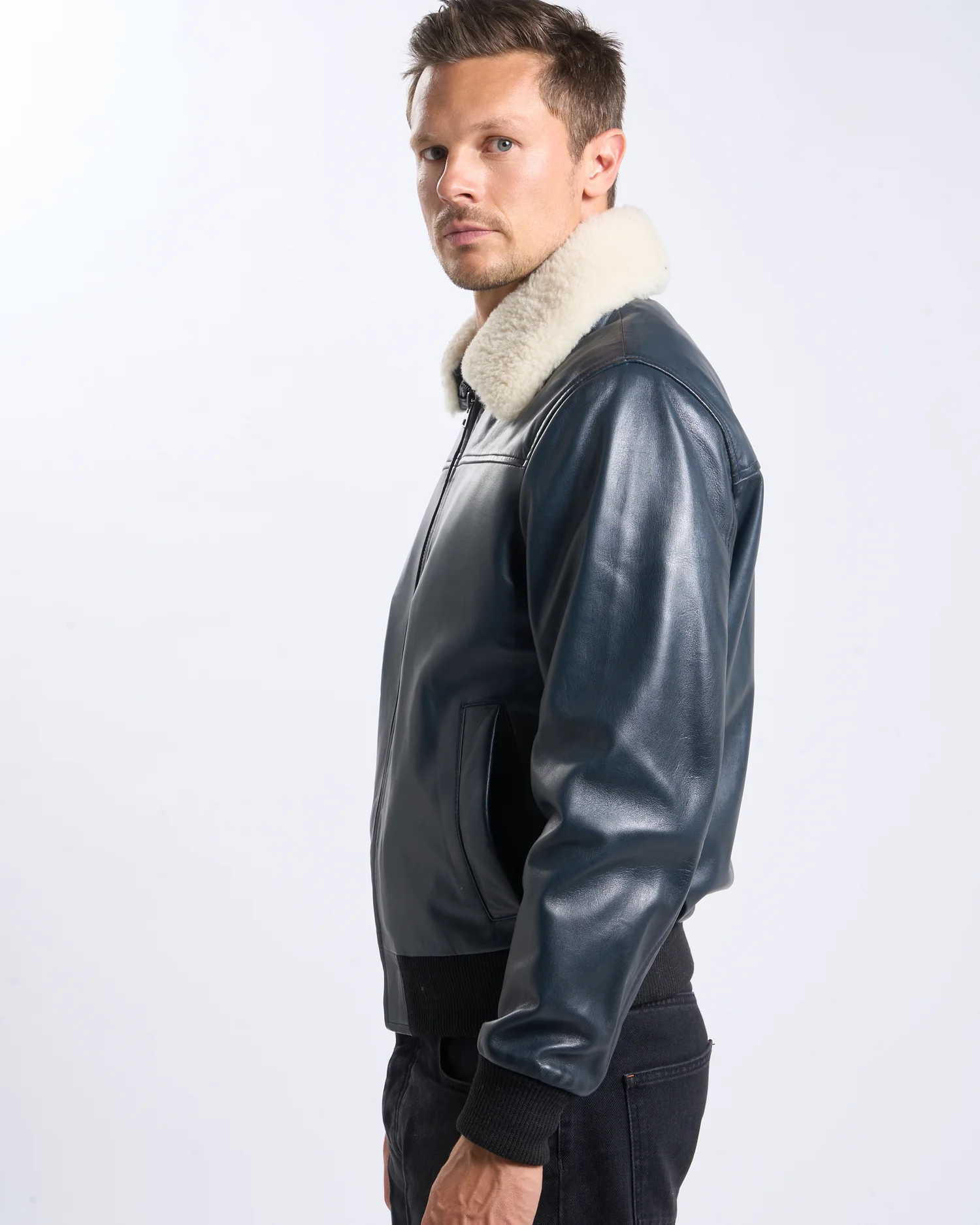 BUTLER_NAVY_COL_ECRU_4.webp BUTLER NAVY COL ECRU
